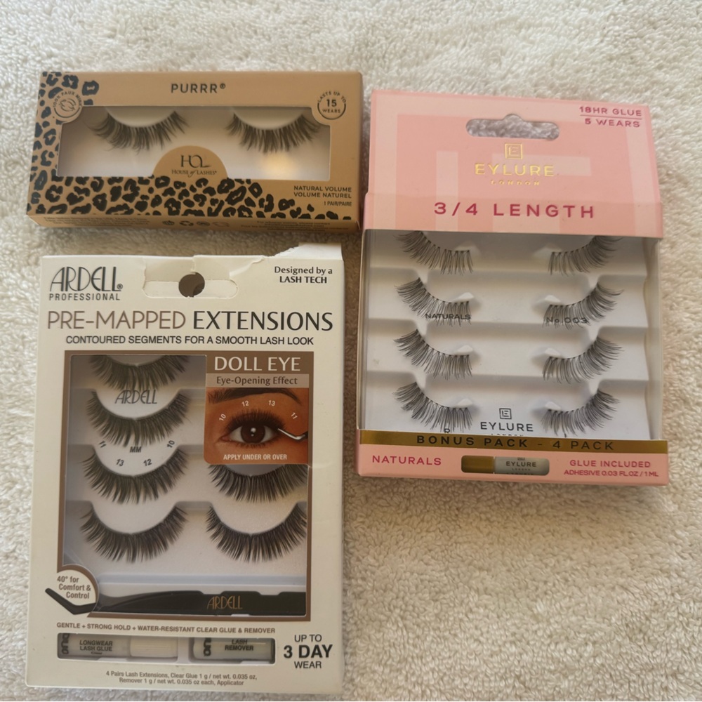 Bundle of 3 boxes of eyelashes extensions.